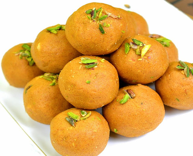 4.Besan Ka Laddoo